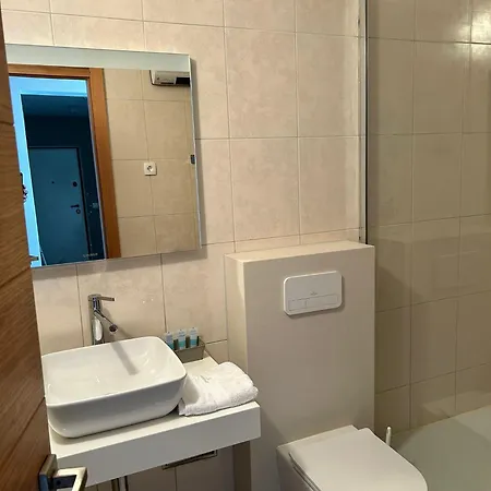 Signature - Sea View, Nearby Hospital, 90m2 Appartamento