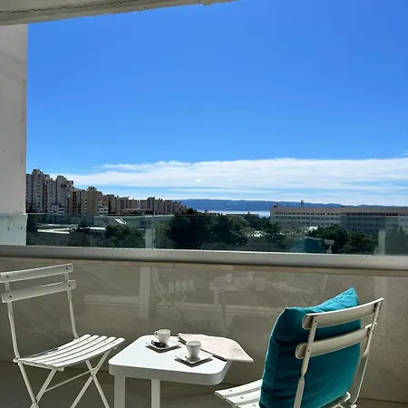 Signature - Sea View, Nearby Hospital, 90m2 Split