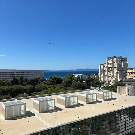 Signature - Sea View, Nearby Hospital, 90m2