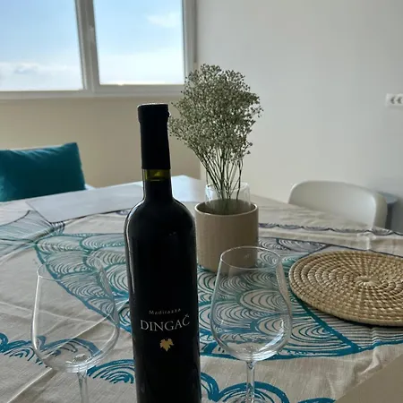 Signature - Sea View, Nearby Hospital, 90m2 Split
