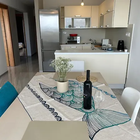 Signature - Sea View, Nearby Hospital, 90m2