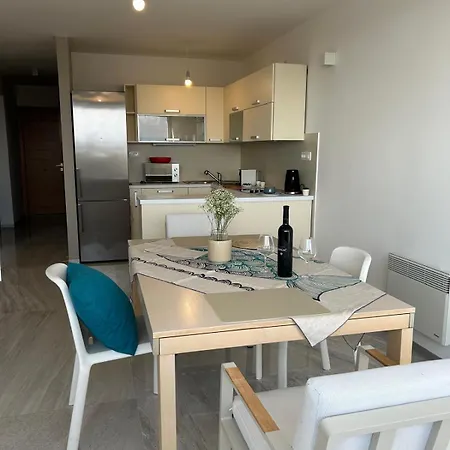 Signature - Sea View, Nearby Hospital, 90m2