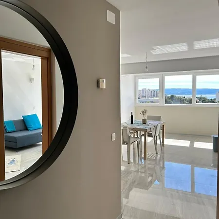 Signature - Sea View, Nearby Hospital, 90m2 Spalato