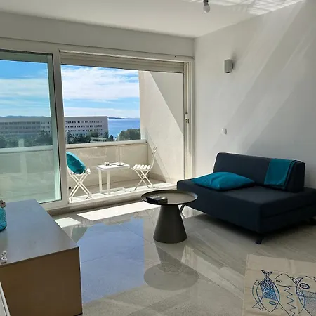 Signature - Sea View, Nearby Hospital, 90m2 Appartamento Spalato