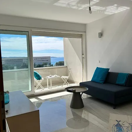 Signature - Sea View, Nearby Hospital, 90m2 Apartman *