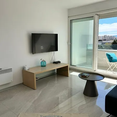 Signature - Sea View, Nearby Hospital, 90m2 Apartman